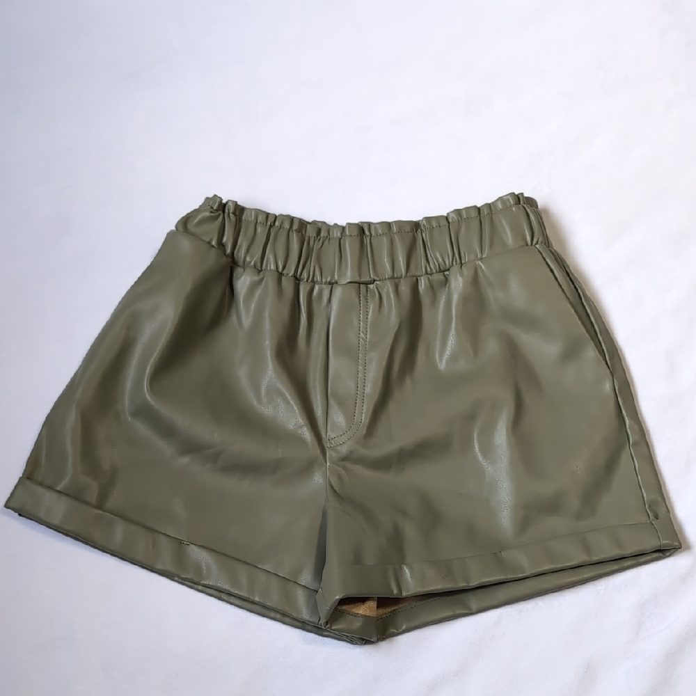 NWT Forever 21 Faux Leather High Waist Casual Green Shorts, Medium
